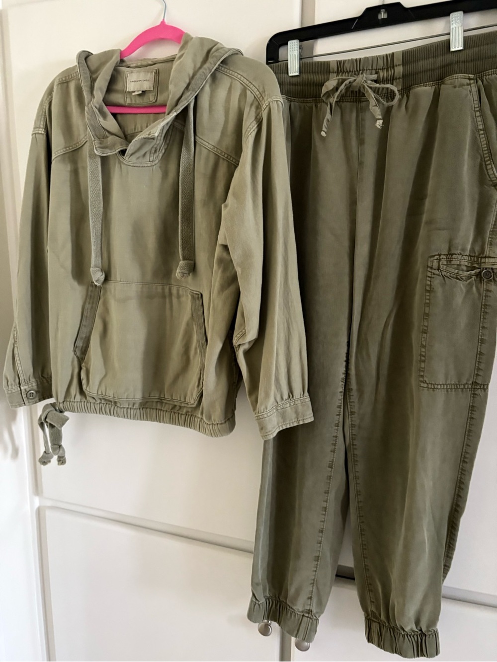 American Eagle Sweatshirt and Aerie Cotton Pull-On Jogger Pants